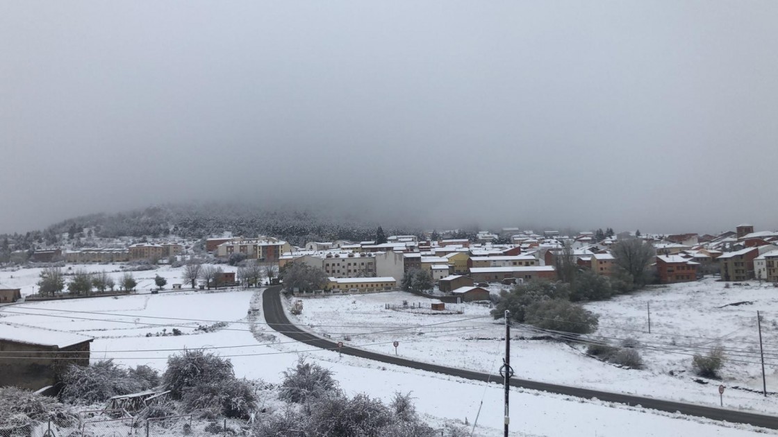 Circulación con cadenas en seis carreteras de la provincia por la nieve