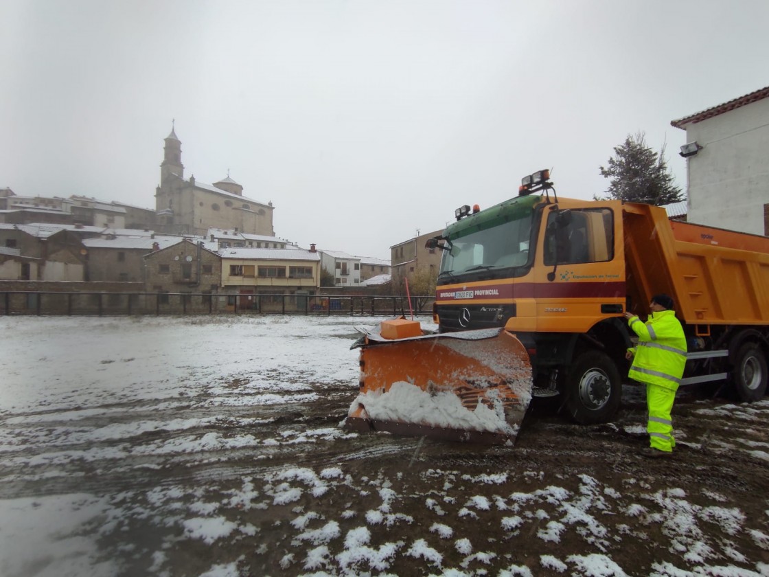 Todas las carreteras provinciales están limpias de nieve y se pide precaución por el hielo