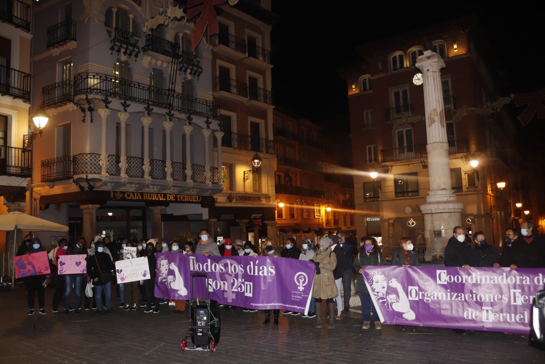 La provincia clama contra la violencia sobre la mujer en el Día Internacional