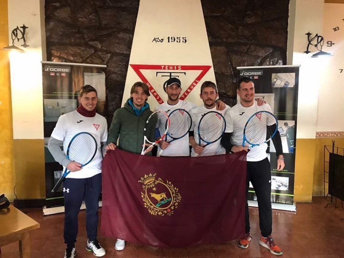 El Club de Tenis asciende a Primera Autonómica en su estreno en competición