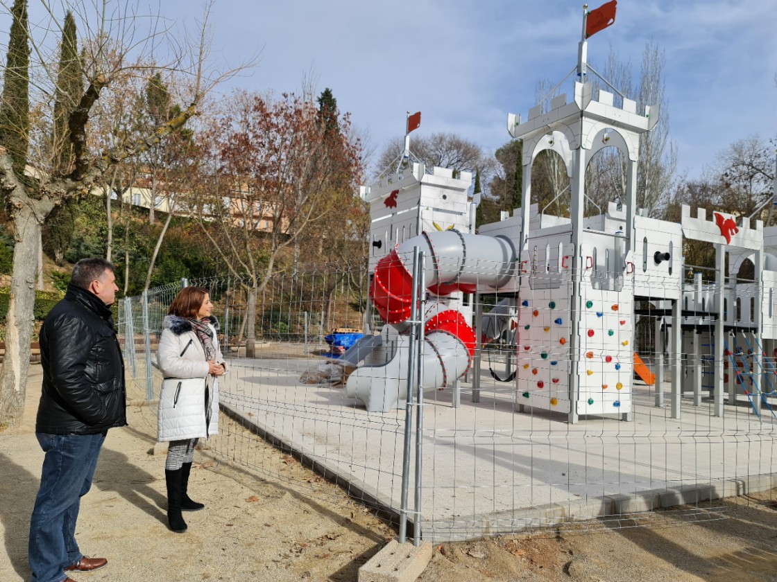 El nuevo juego infantil de temática medieval del Parque de Los Fueros ya está casi finalizado