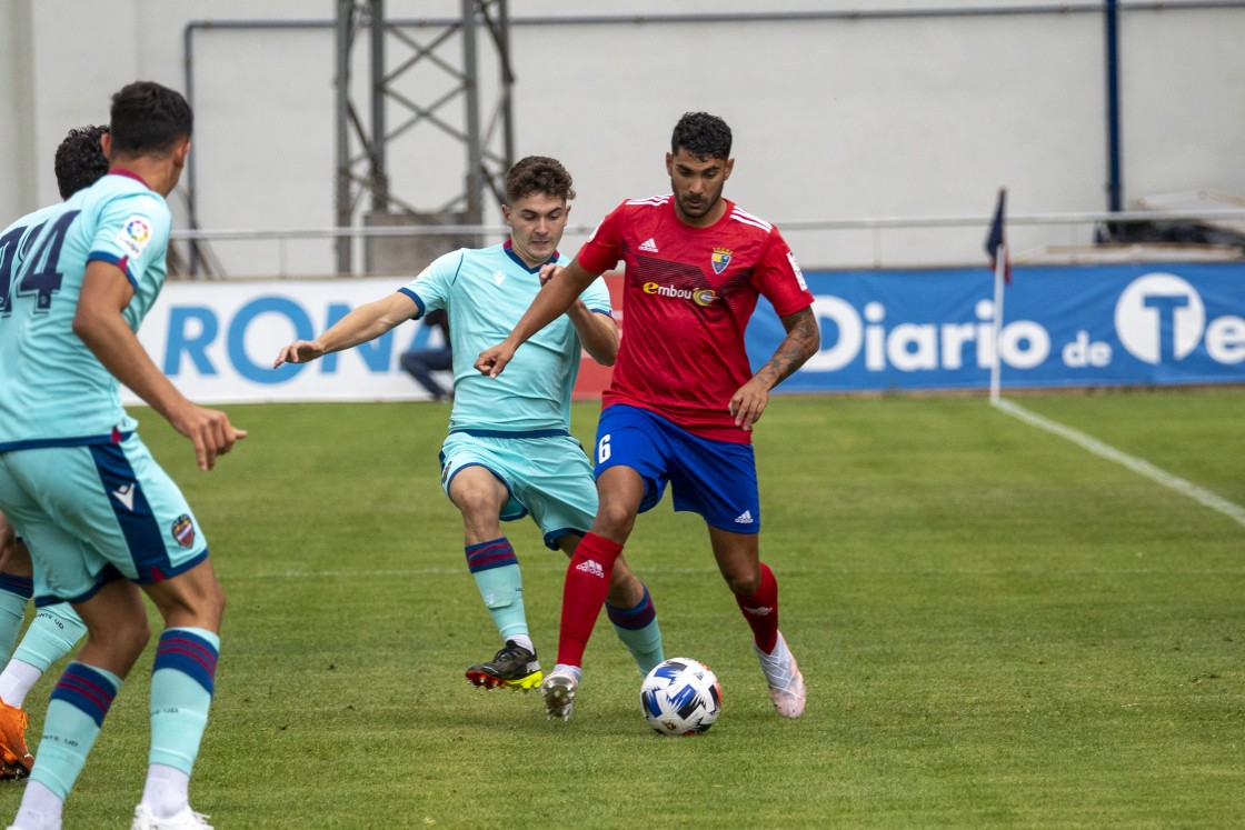 El CD Teruel se lleva un empate más que merecido en su visita al Numancia (0-0)