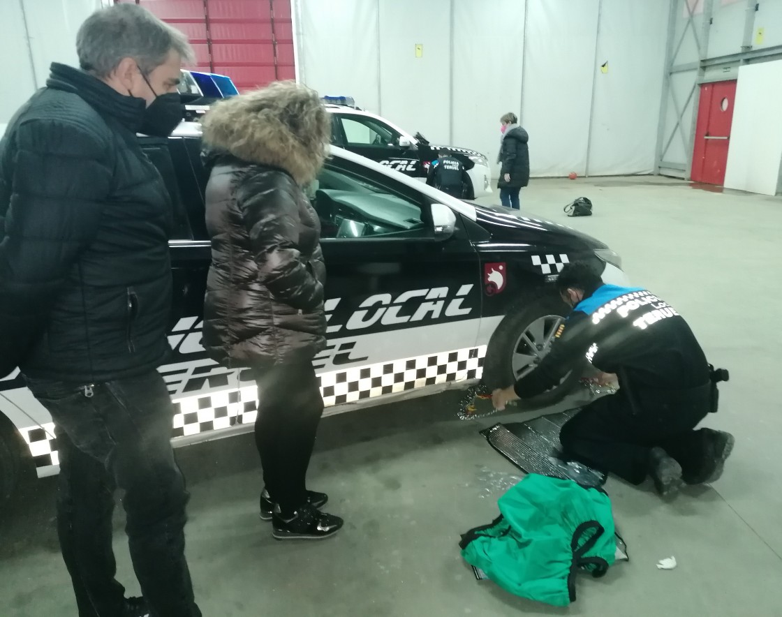 Los trucos para conducir con nieve y hielo, en un curso de la Policía Local de Teruel