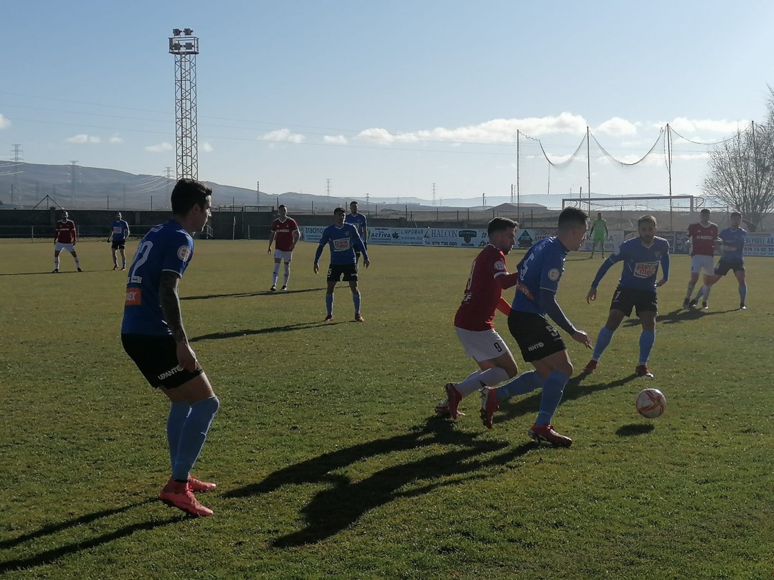 El Calamocha doblega al Binéfar en un final de partido no apto para cardíacos (3-2)