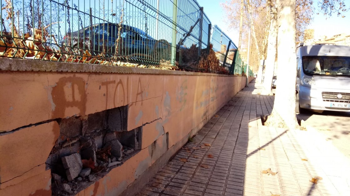 El muro del aparcamiento de Adif en Teruel será demolido para levantar después uno similar