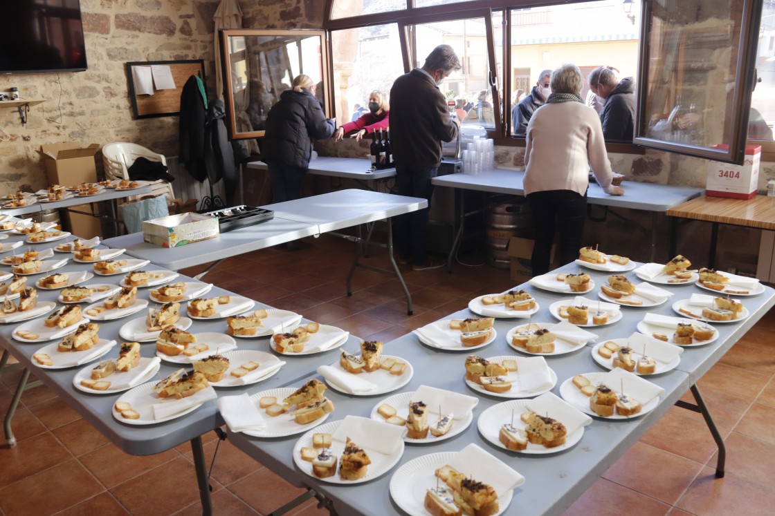 Torre de las Arcas reivindica en su feria  el aroma de la trufa negra de secano