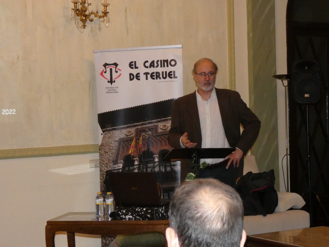 El virólogo Rafael Blasco, conferenciante en Teruel: