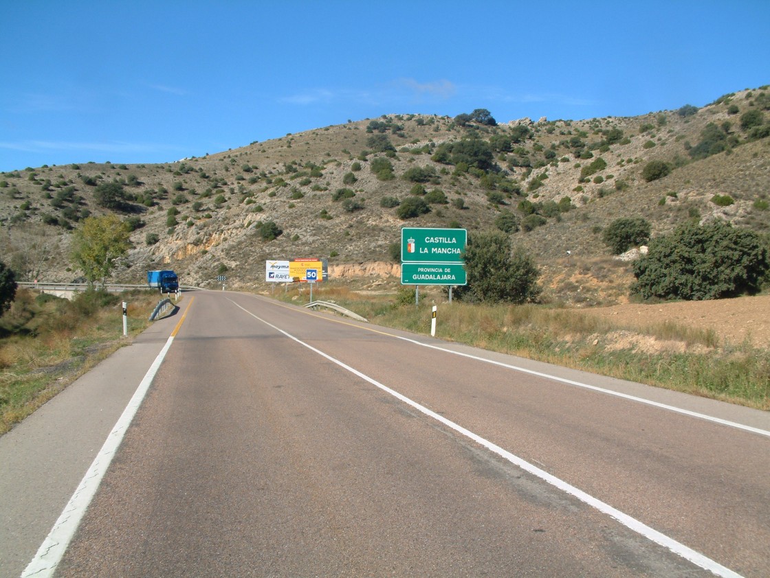 La conexión de Teruel con la capital de España por autovía o tren sigue lejos de hacerse realidad tras dos décadas de compromisos, estudios y confrontación política