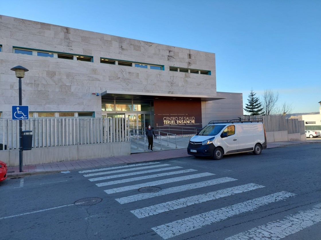 La provincia de Teruel notifica 422 positivos, 142 menos que hace una semana y 92 menos que el día anterior