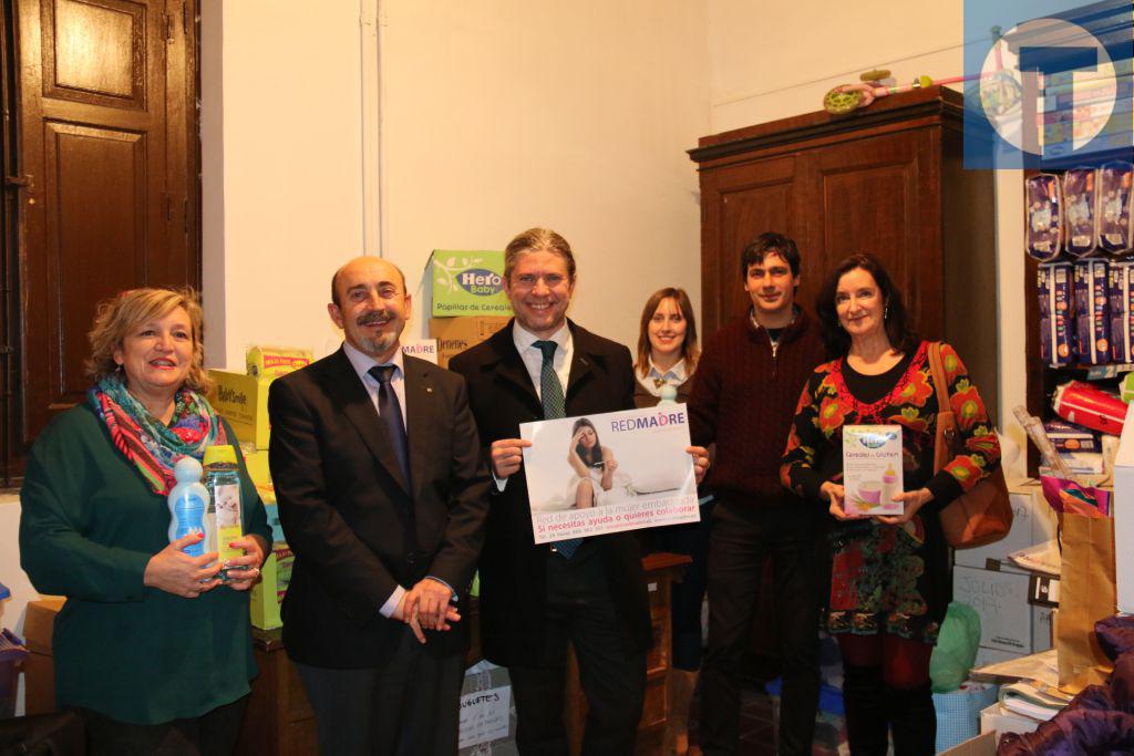 La asociación Rotary Club dona material de higiene a Red Madre de Teruel
