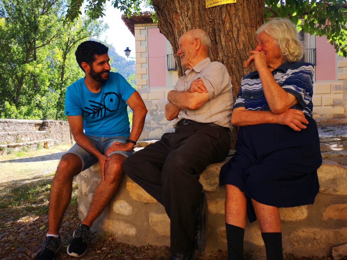Denis Escudero, escritor y guionista de televisión: “Desde los 50 no se ha metido un duro en los pueblos más que para parchear”