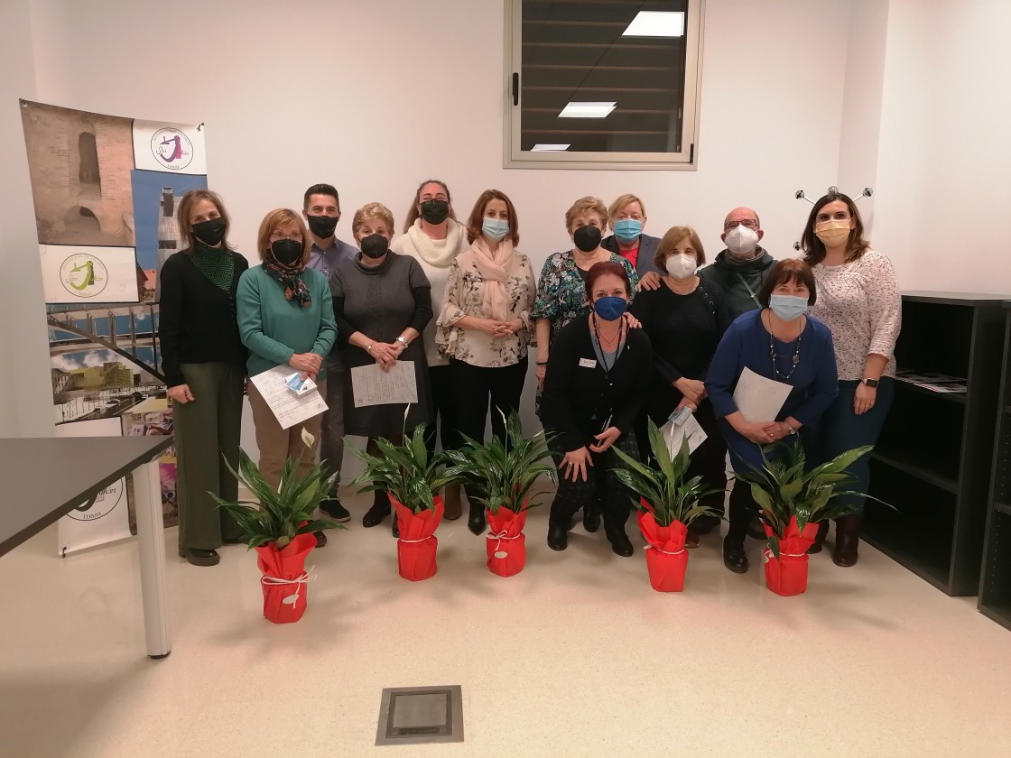 Cinco mujeres de San Julián, reconocidas como socias de honor de la asociación vecinal