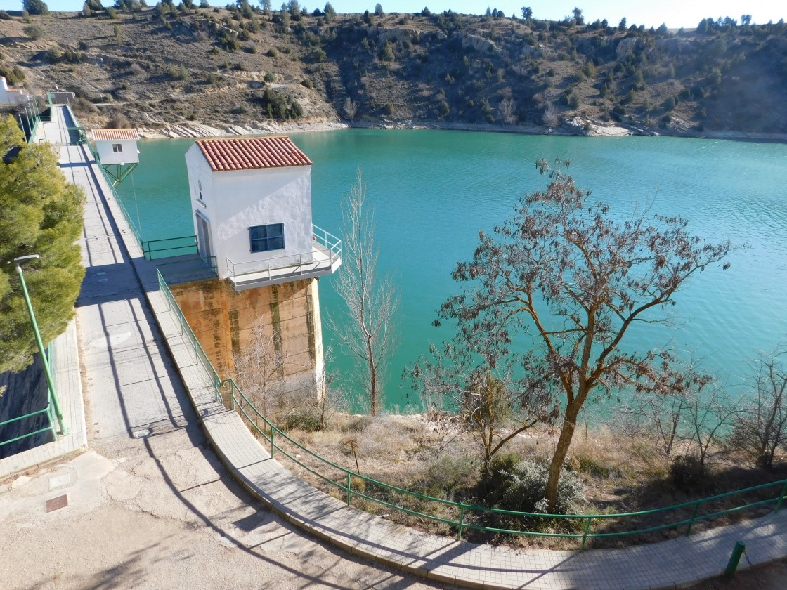 El embalse del Arquillo tiene 2,5 Hm3 menos agua que hace un año pero está al 81% de su capacidad