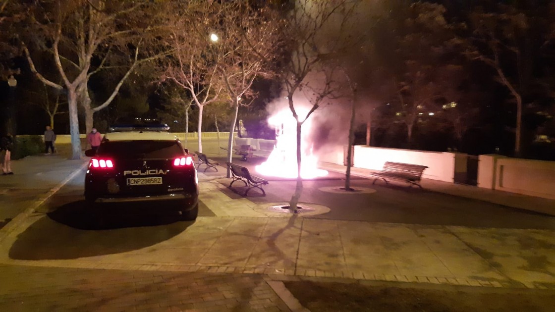 Arde un juego infantil en la zona de la fuente Torán de Teruel