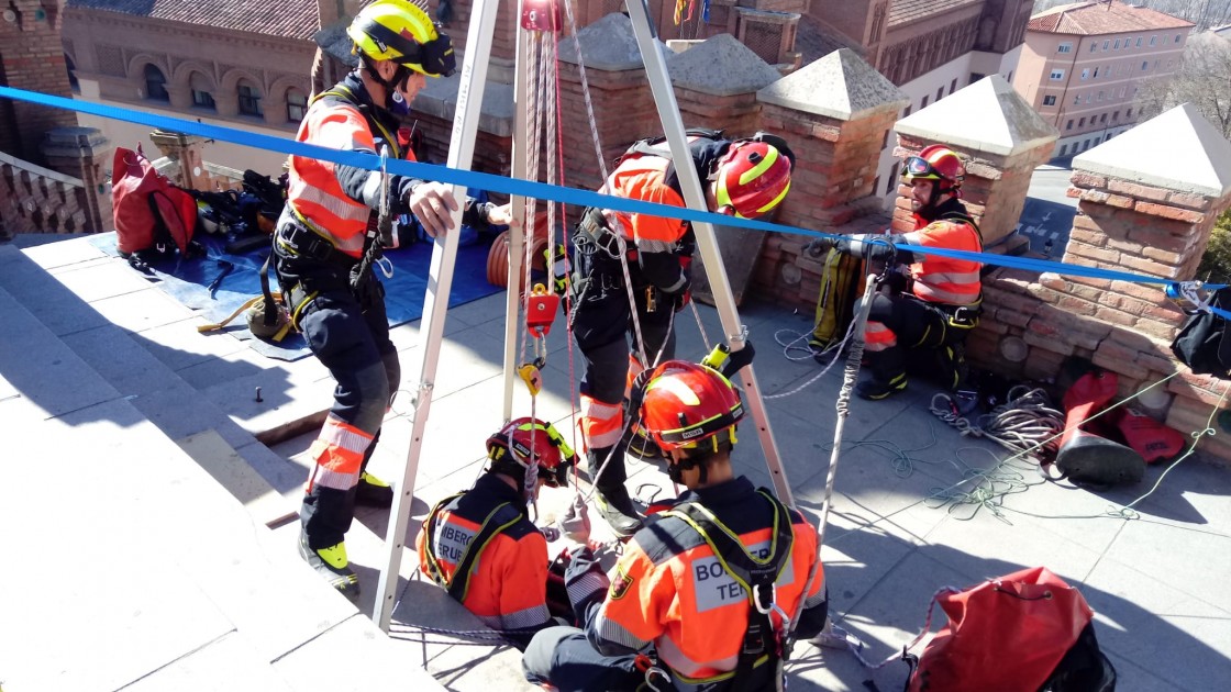 El trabajo de los bomberos proporcionará valiosa información para restaurar la Escalinata de Teruel