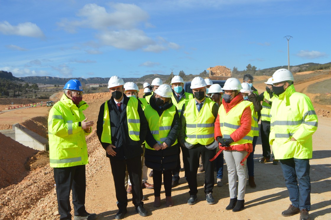 120 personas trabajan en las obras de la variante de Alcorisa, que estará lista dentro de un año