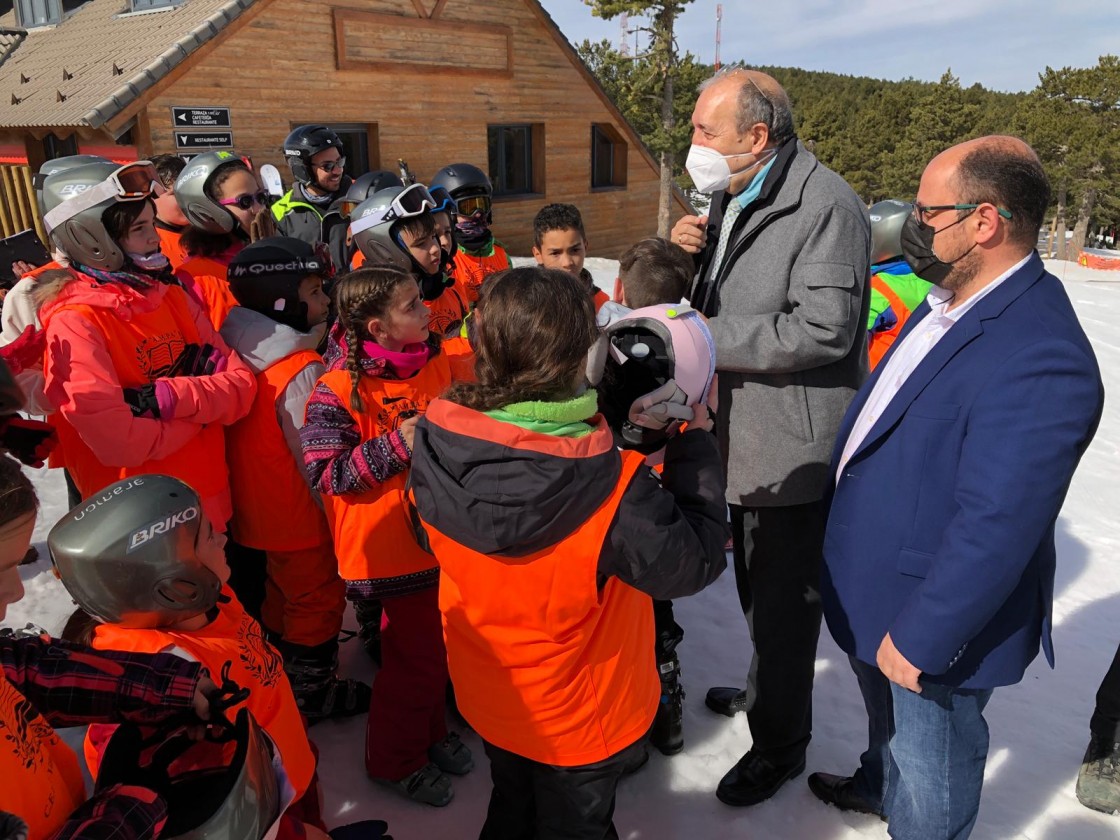 Más de 2.800 escolares turolenses aprenden a esquiar gracias a la campaña de apoyo de la DPT