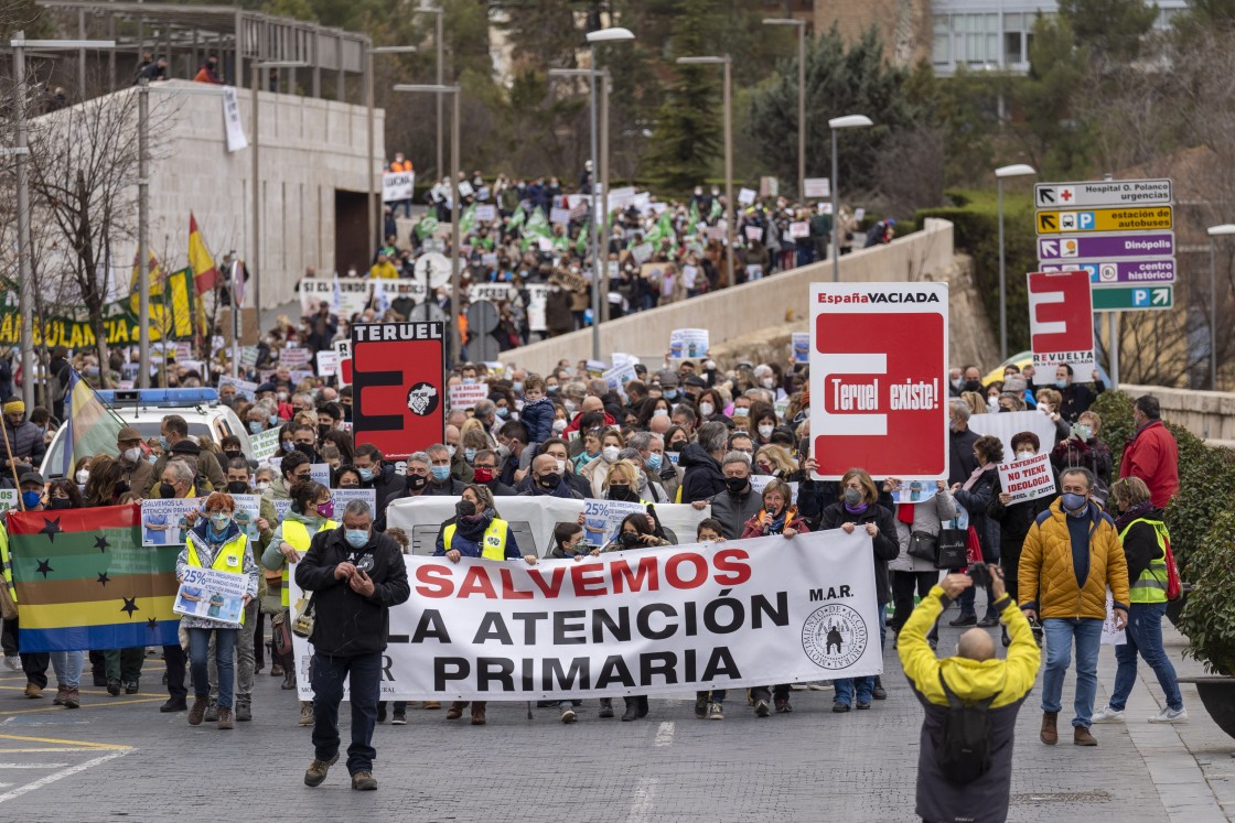 Teruel sale a la calle para pedir