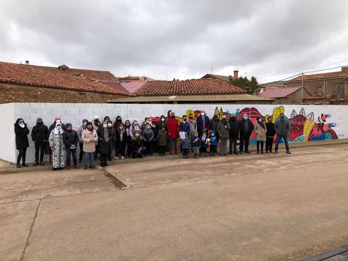 La DPT descentraliza el acto conmemorativo del Día de la Mujer con la inauguración de un mural en Galve