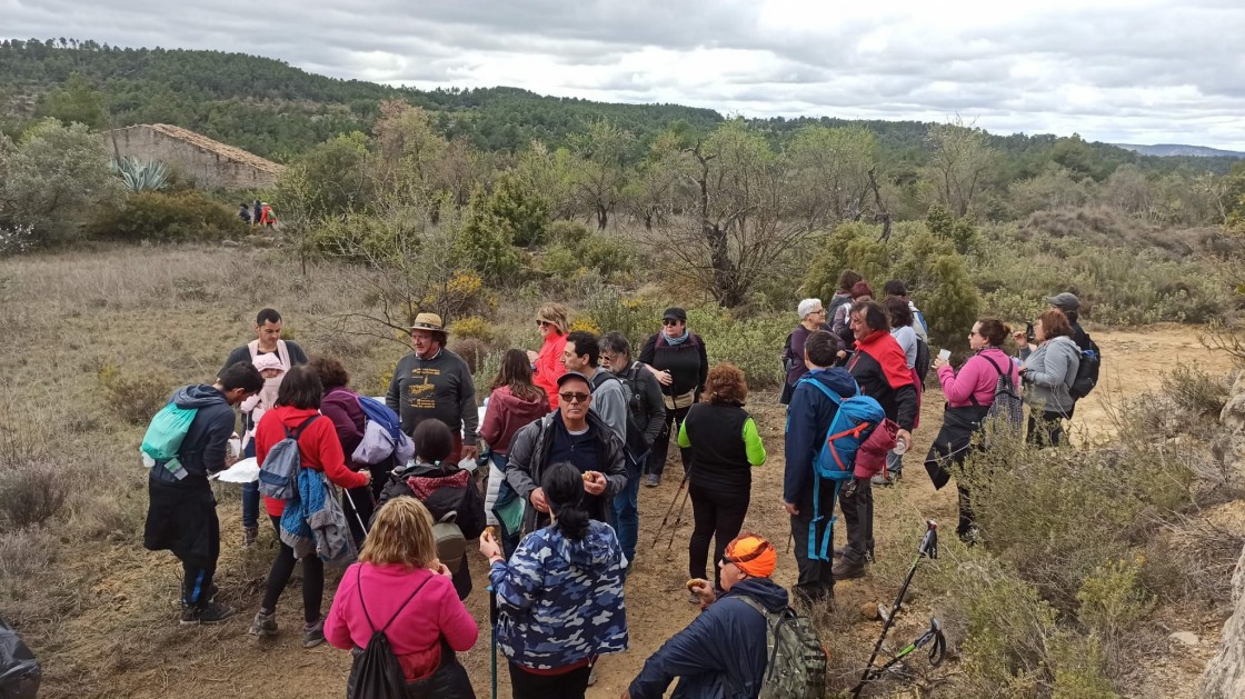 Torre del Compte se llena de senderistas en el regreso de las marchas al Matarraña