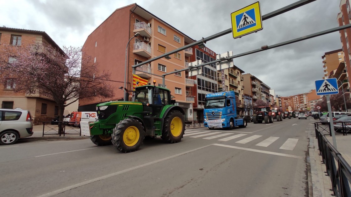 Camioneros y tractoristas piden unidos la bajada del combustible