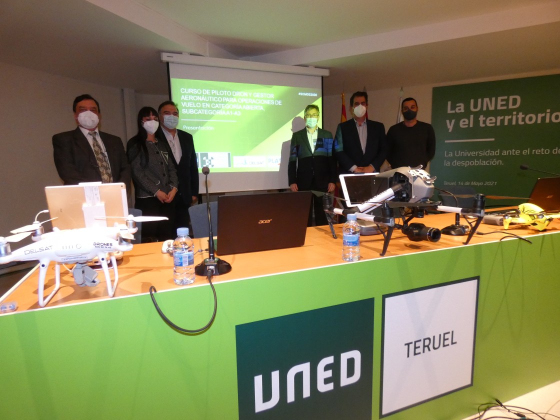 El curso de la Cátedra de Drones y Aviación comercial de la Uned-Teruel arranca con 54 alumnos