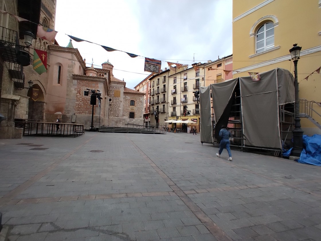 La plaza de la Catedral cobra protagonismo en la noche del jueves con una escena nunca vista en anteriores ediciones de Las Bodas