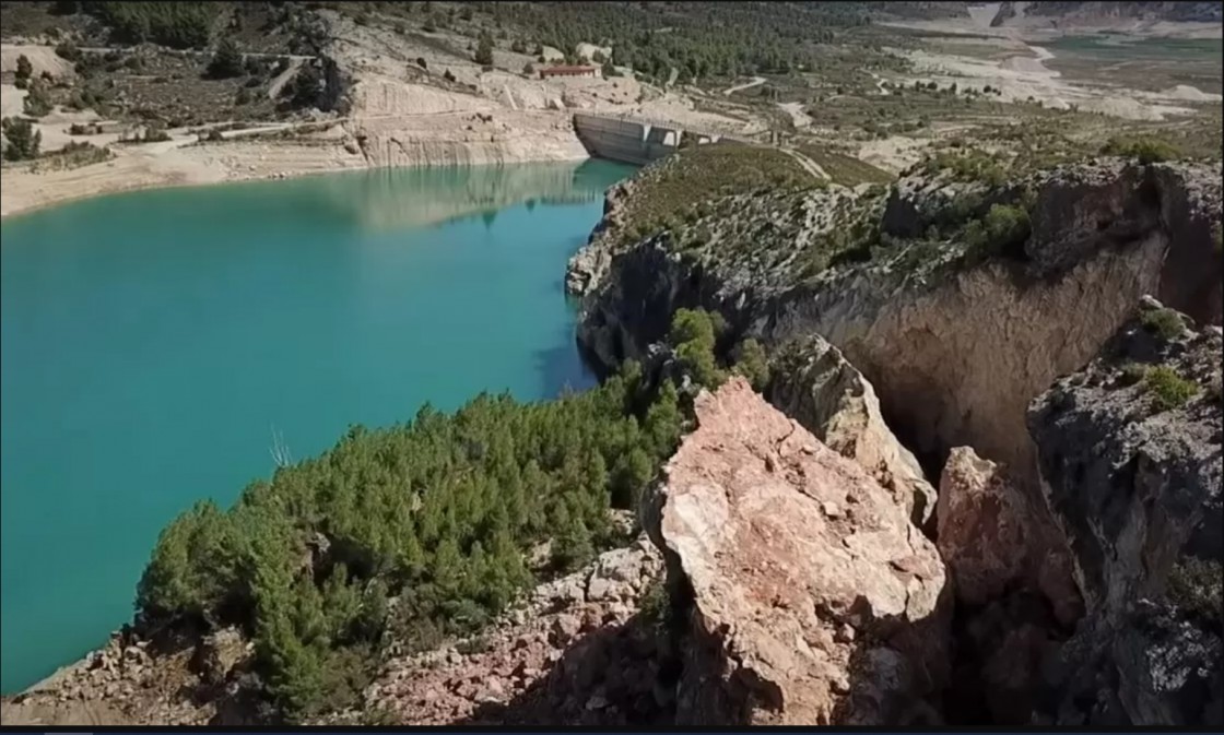 Acuaes licita un estudio geológico para  actuar en los taludes inestables de Santolea