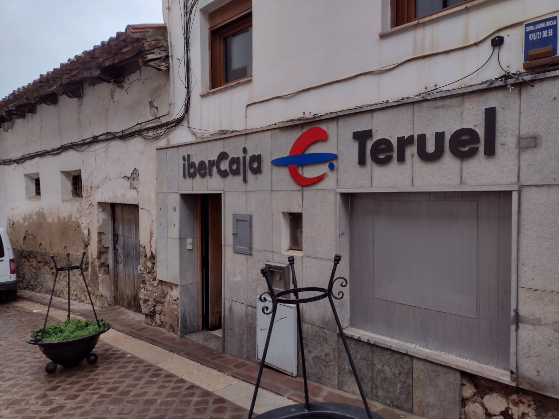 Quejas en Alcalá y Villafranca del Campo por la eliminación de los cajeros de Ibercaja