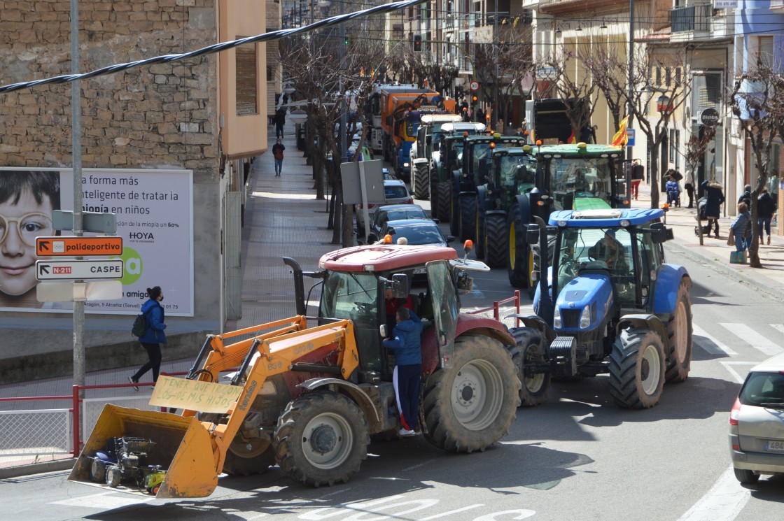 El sector primario turolense  reclama mejores condiciones con una tractorada histórica en Alcañiz