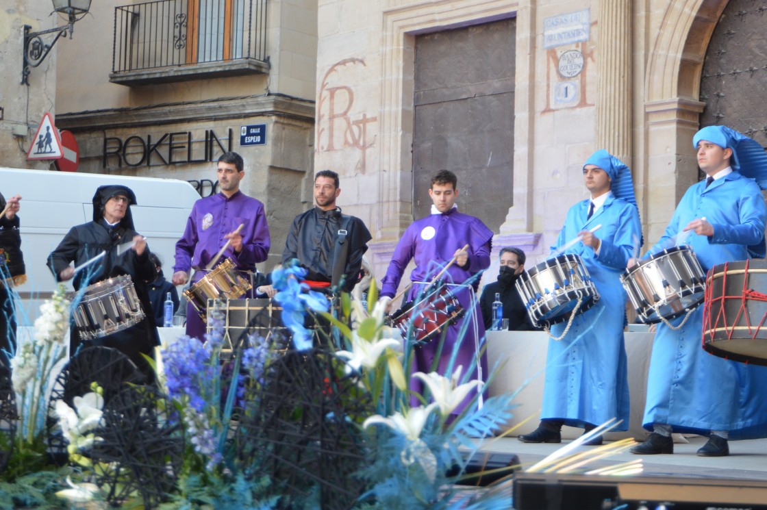 Los tambores y bombos vuelven a sonar en Alcañiz en las Jornadas de Convivencia y el pregón de la Ruta