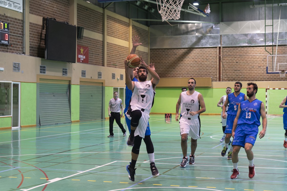 Teruel Basket Mudéjar se reencuentra con la victoria a costa de Pirineos