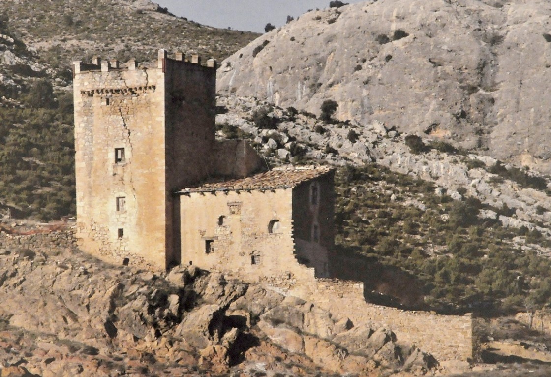 El patrimonio fortificado turolense, a través de medio centenar de fotografías