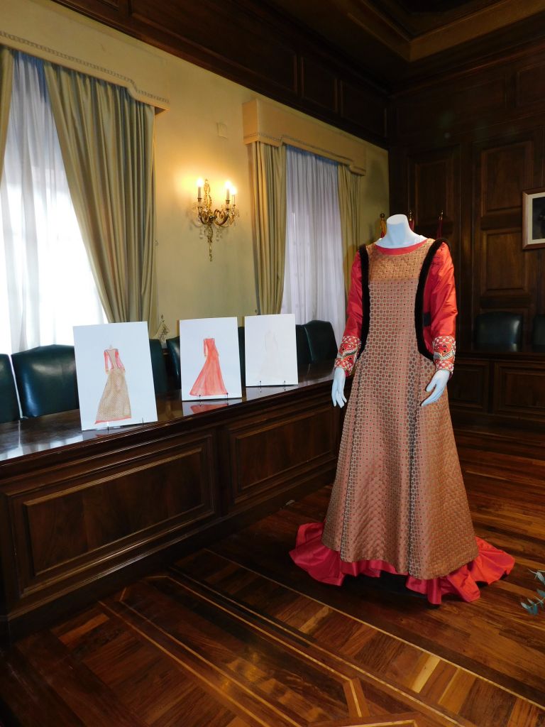 La diseñadora Rosa Blasco regala a Teruel un traje para vestir a Isabel de Segura en la Bodas 2017