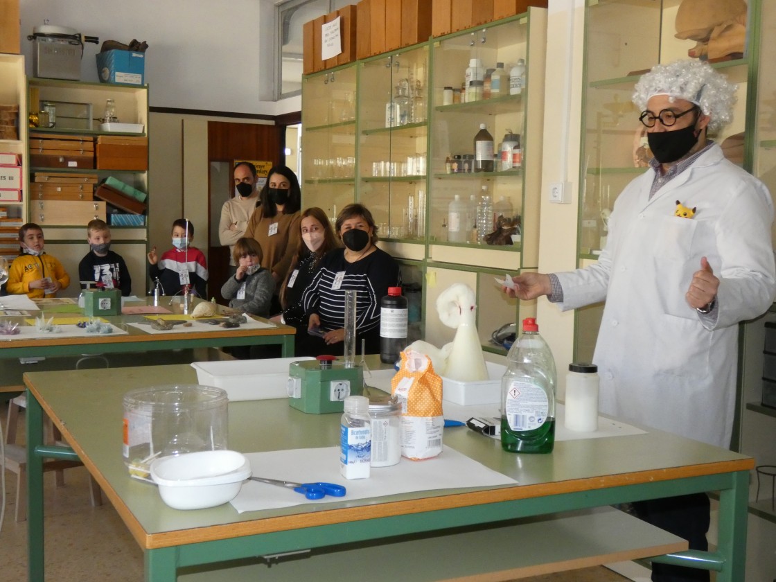 Niños de Infantil de Las Anejas disfrutan de la ciencia con los cinco sentidos