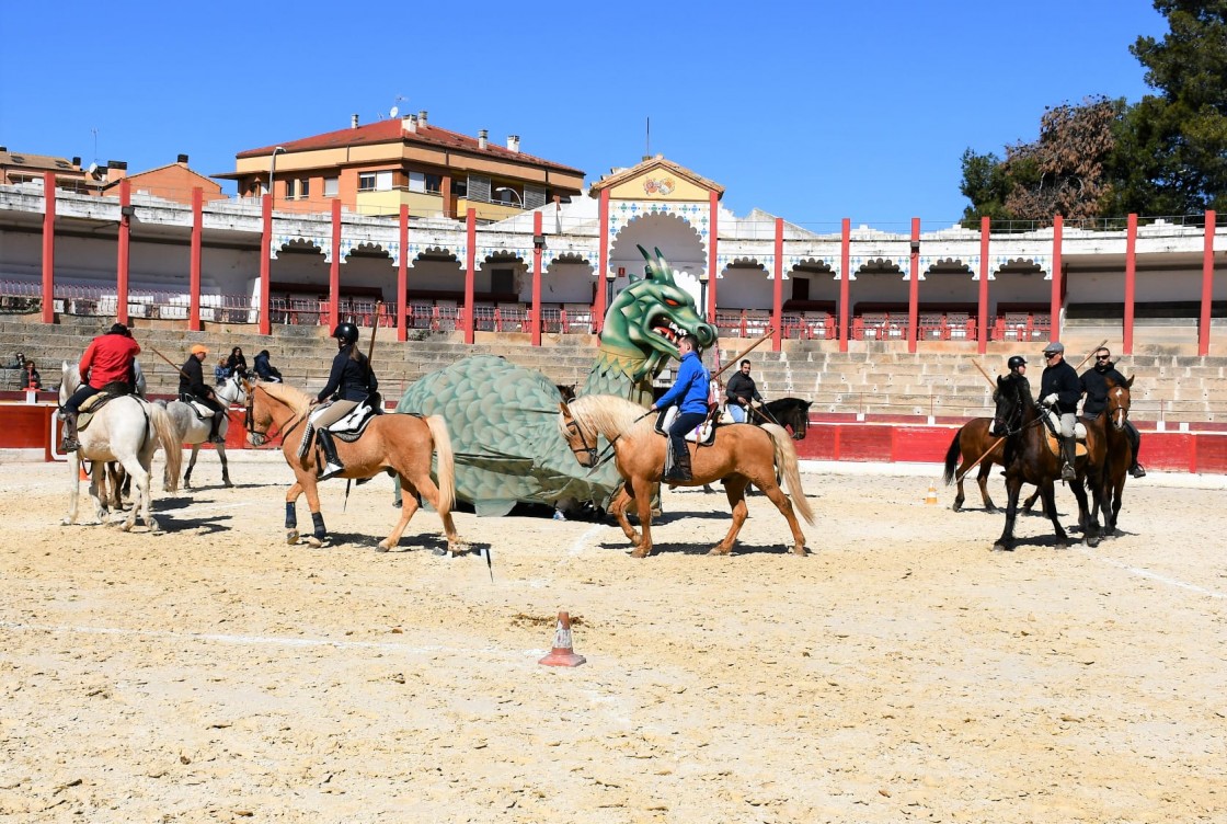 Ocho jinetes en el ejército de San Jorge para el Vencimiento del Dragón de Alcañiz