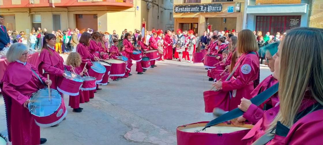 La Exaltación de la Cruz de Alloza ejerce de anfitriona de las Tamboas más esperadas