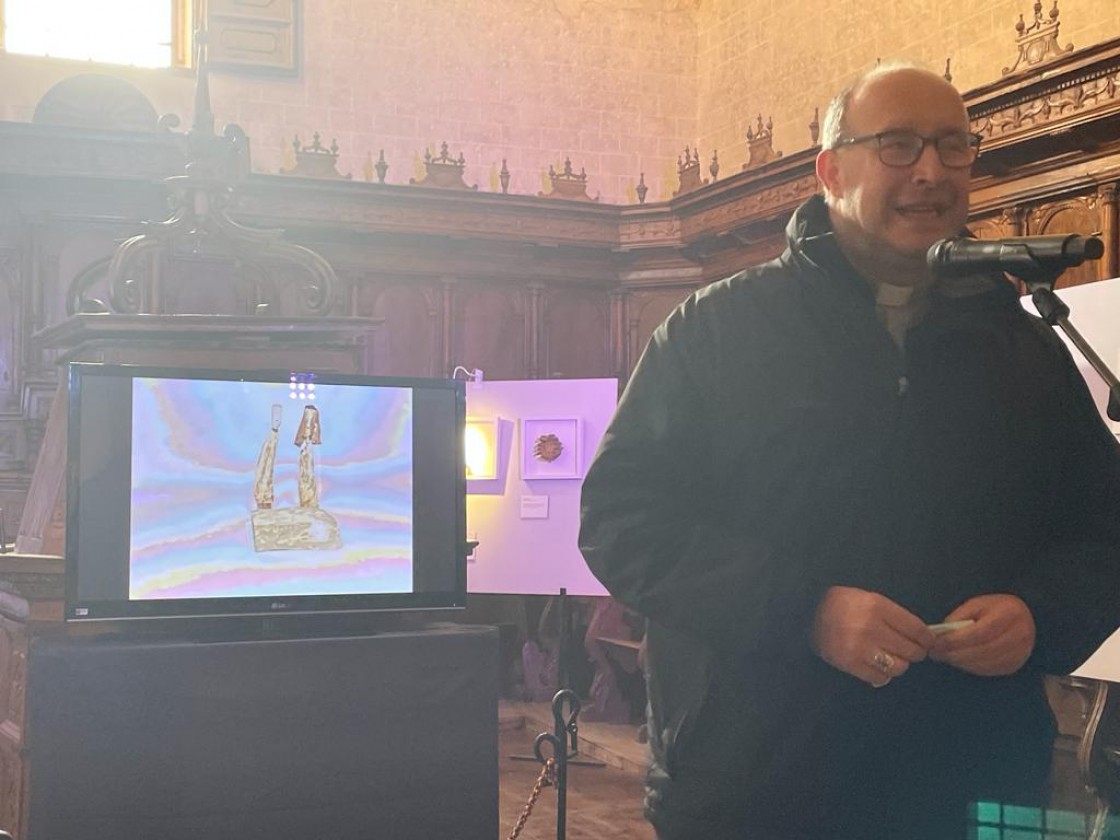 Madera, metal y cuerda que susurran el misterio de Jesús desde la Catedral de Albarracín