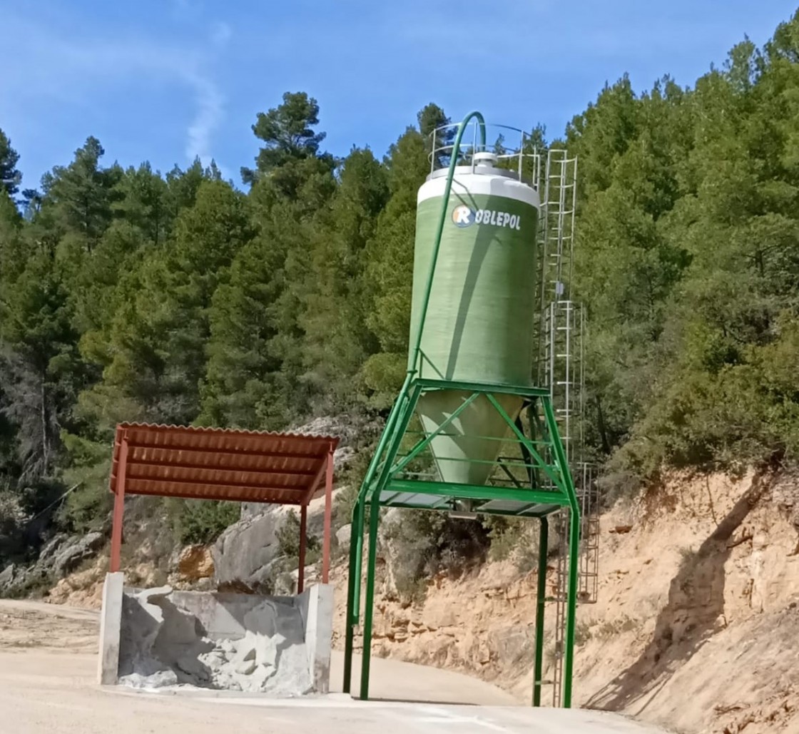 La Diputación de Teruel instala un nuevo silo en Ráfales para complementar al de Peñarroya de Tastavins en caso de nieve