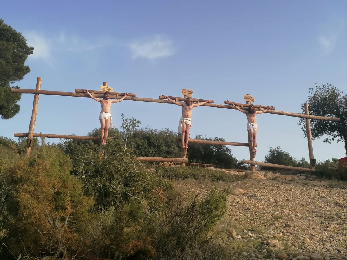 Miles de espectadores se emocionan con el Drama de la Cruz de Alcorisa tras dos años de parón por la pandemia