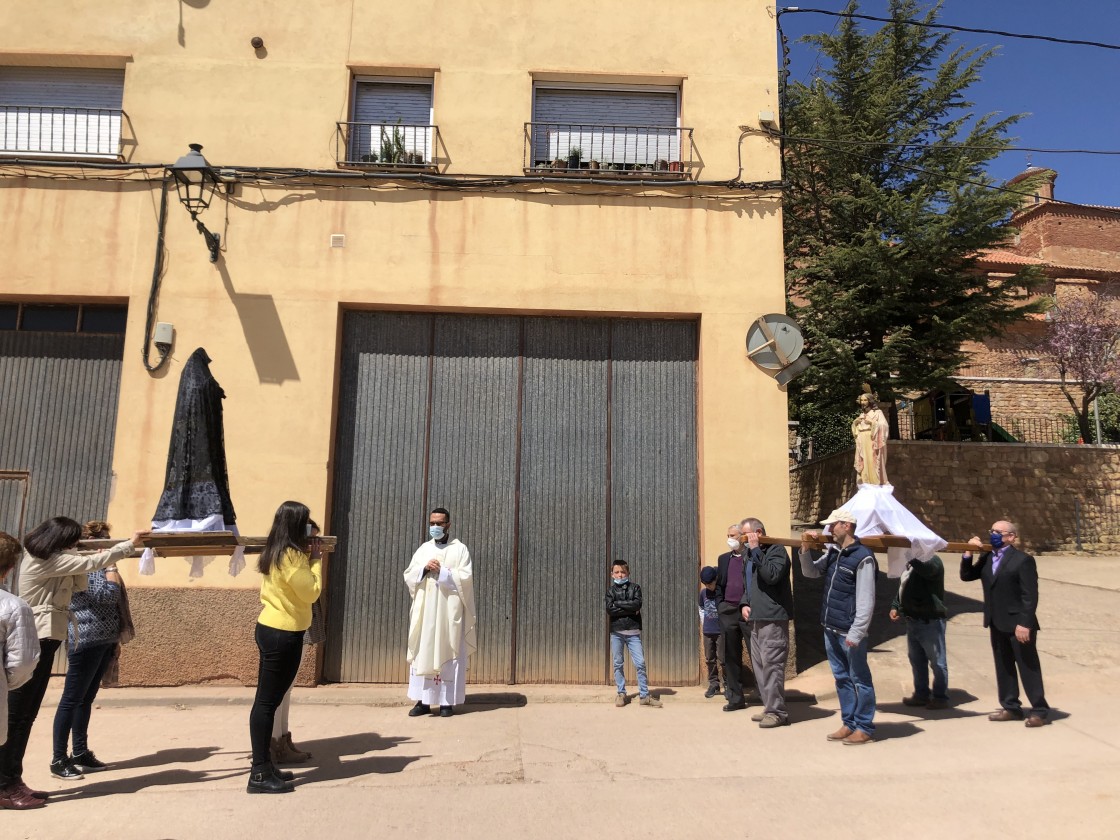 La procesión del Encuentro pone el broche final a la Semana Santa de Galve