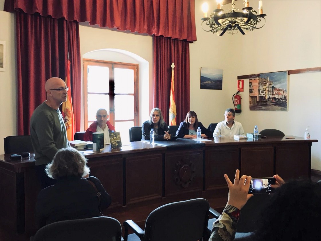 La poesía en catalán protagoniza el Día del Libro en Monroyo y Valderrobres