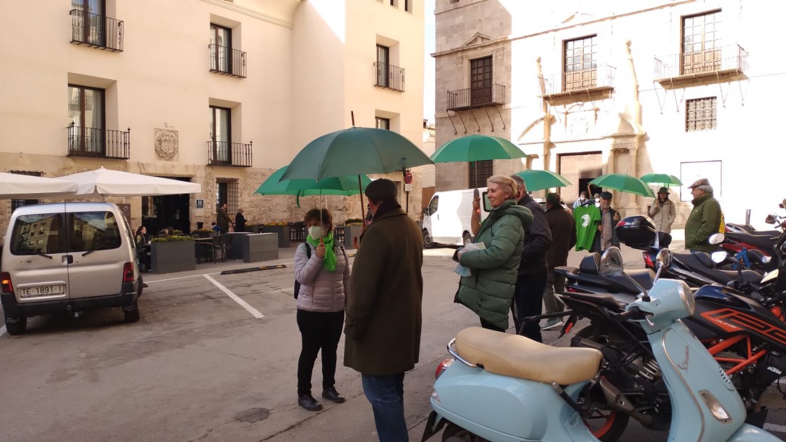 Paraguas verdes simbolizan árboles para el Centro Histórico de Teruel