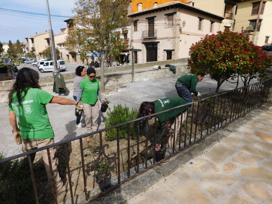 Un taller de empleo embellecerá la jardinería de Rubielos de Mora y Mora de Rubielos