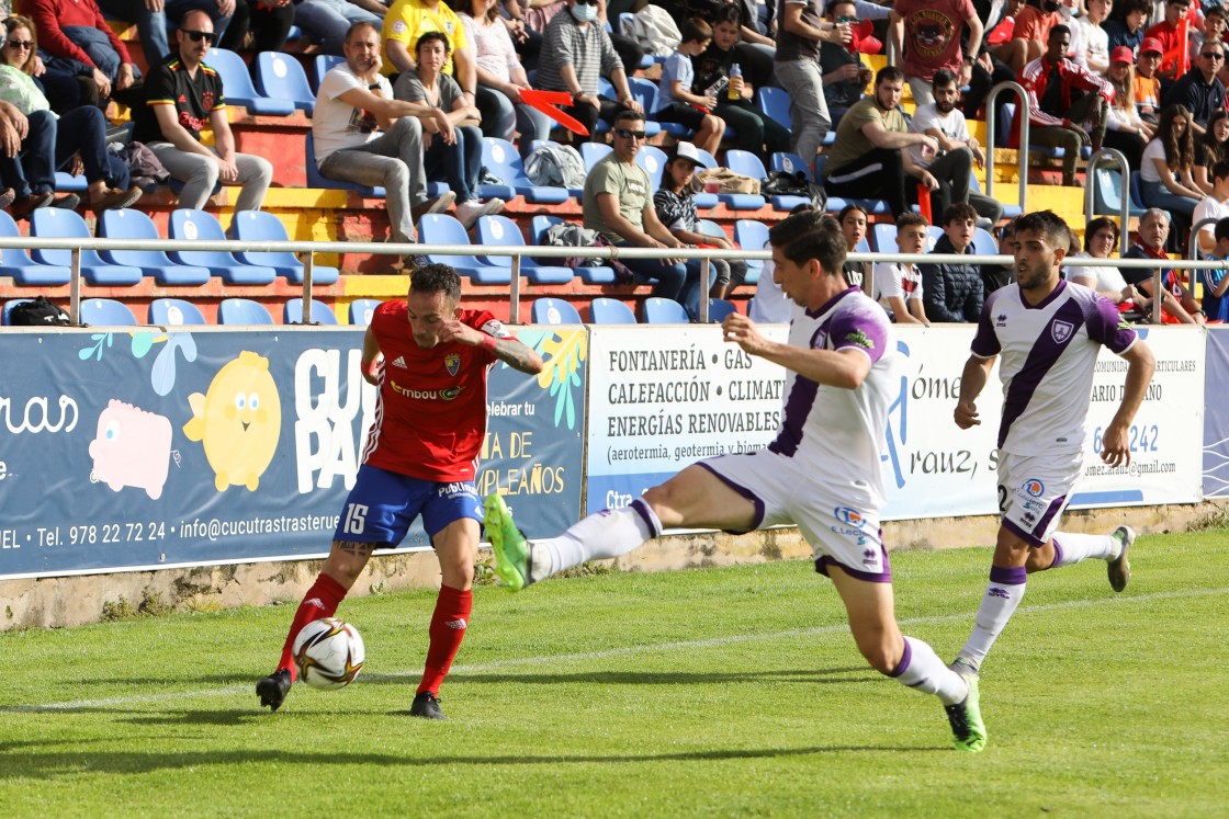 Un Numancia a medio gas vence 0-2 en Pinilla ante un CD Teruel con poca chispa