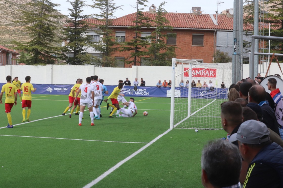 El Utrillas cae con estrépito (1-3) ante el Morés y retrasa su salto de categoría