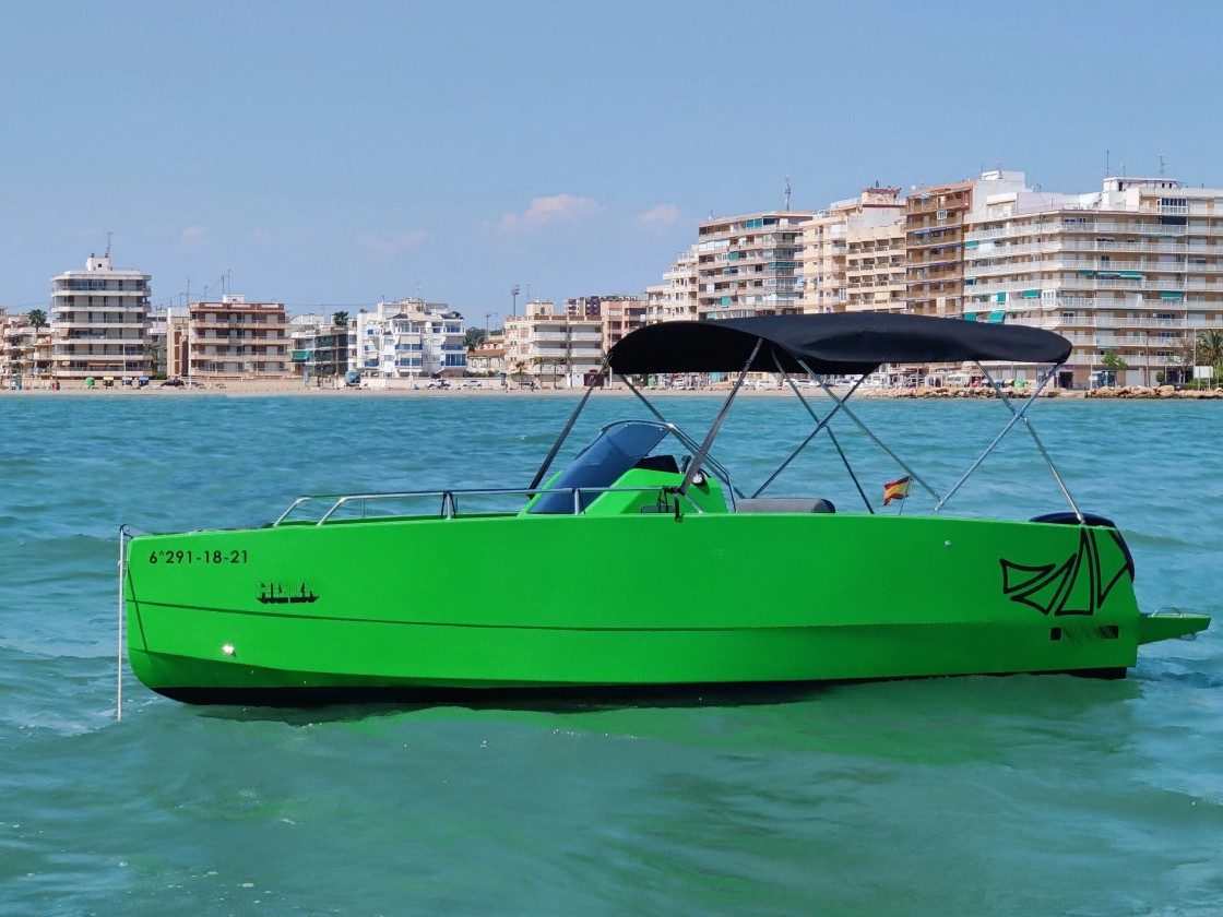 Isla de Tabarca, el paraíso marino que debes visitar alquilando un barco en Santa Pola