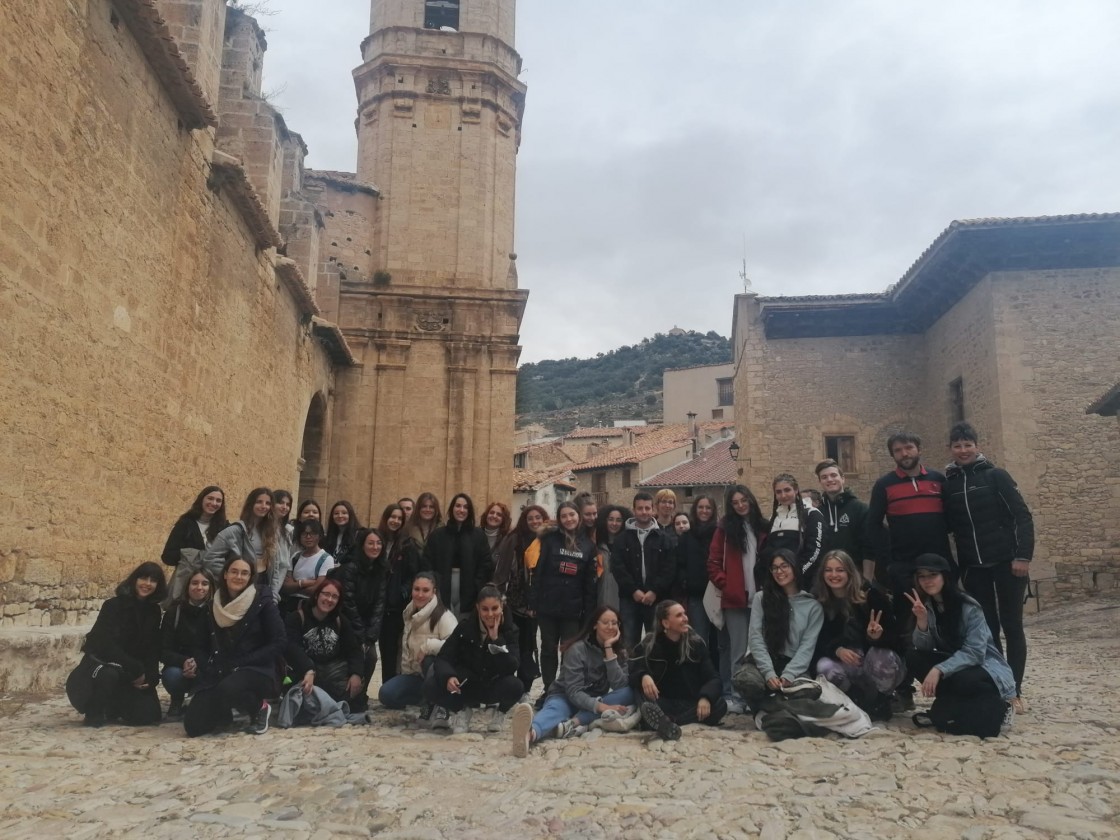 Universitarios de Zaragoza y Valencia conocen el patrimonio cultural del Maestrazgo turolense