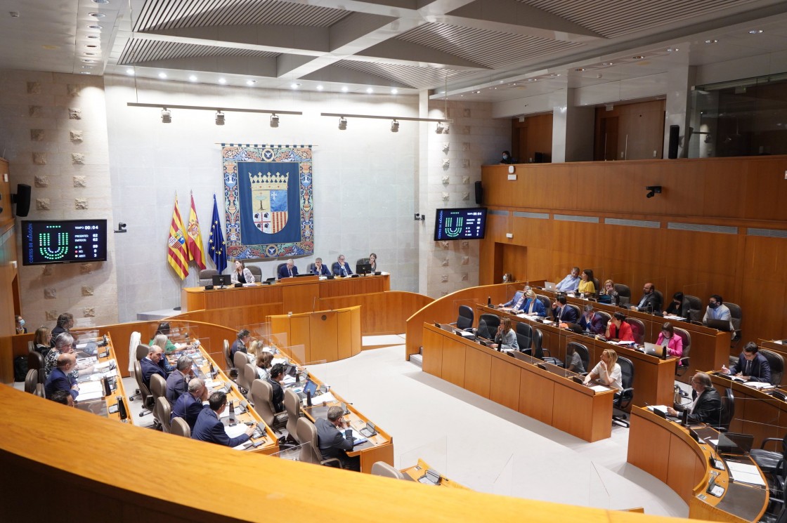 Las Cortes rechazan la instalación de plantas fotovoltaicas en los embalses de Aragón