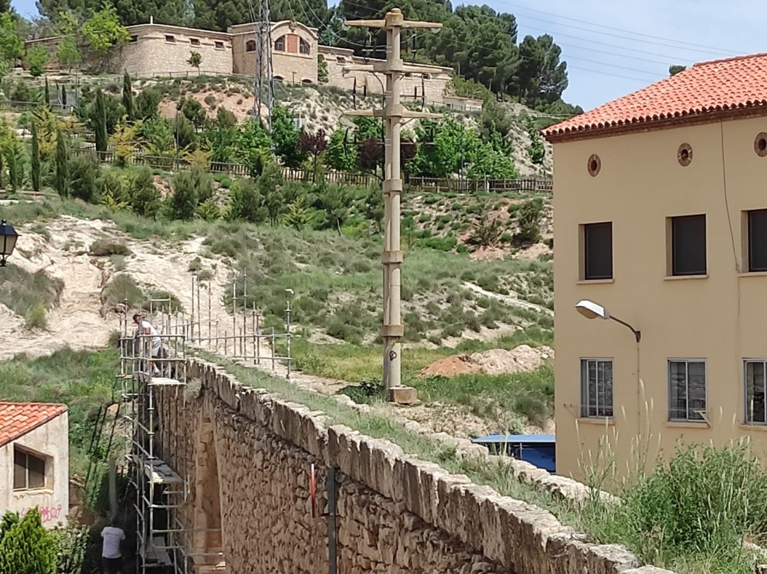 Los andamios ya cubren el Arquillo en el barrio del Carrel de Teruel